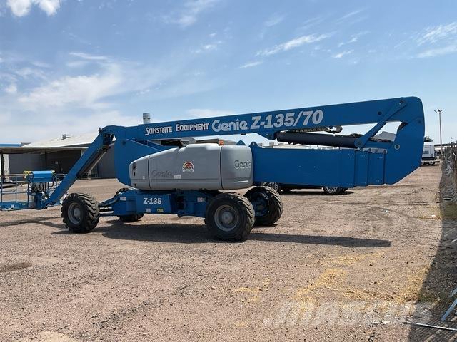 Genie Z-135 Iseliikuvad poomtõstukid