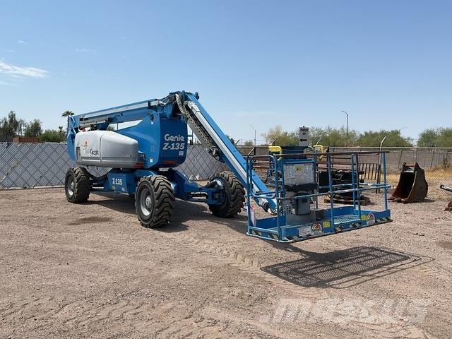Genie Z-135 Iseliikuvad poomtõstukid