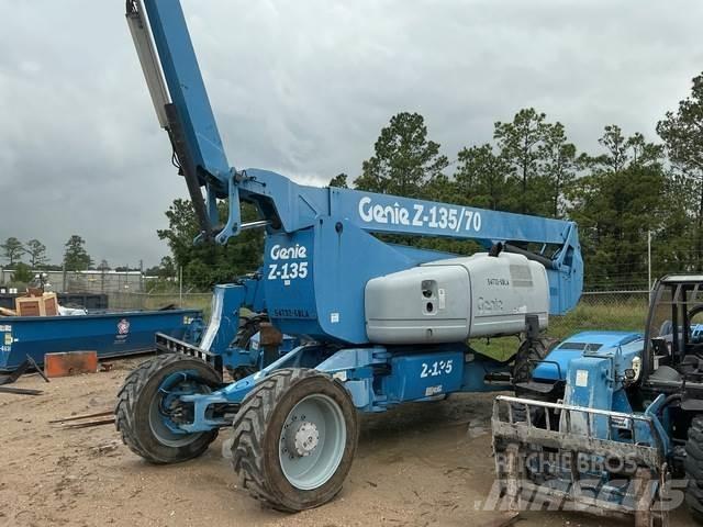 Genie Z-135/70 Iseliikuvad poomtõstukid