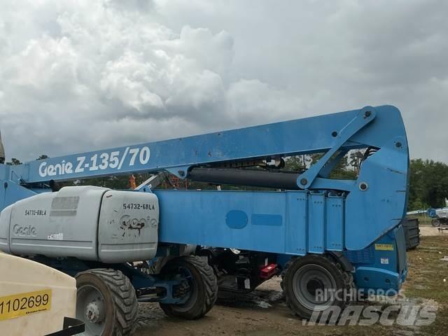 Genie Z-135/70 Iseliikuvad poomtõstukid