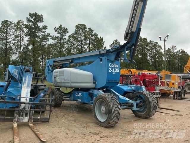 Genie Z-135/70 Iseliikuvad poomtõstukid