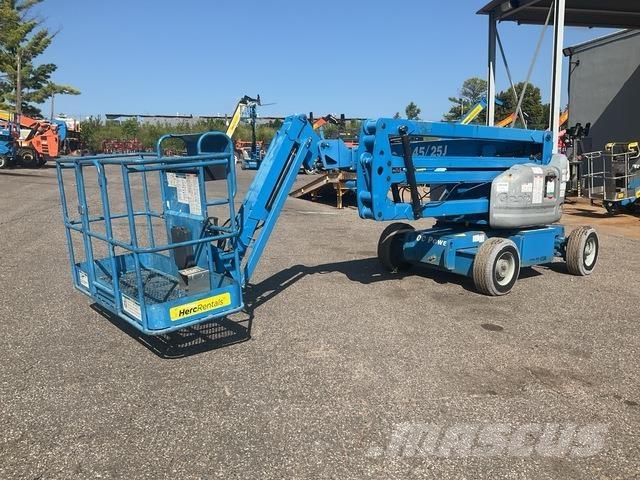 Genie Z-45/25J Iseliikuvad poomtõstukid