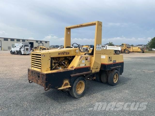 Hyster 530A Pneumorehvidega rullid