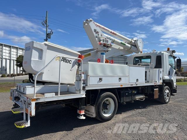 Isuzu FTR900 Auto korvtõstukid