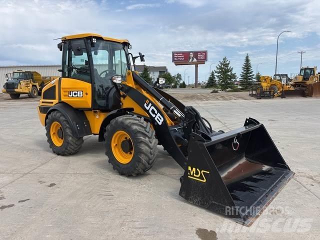 JCB 409 Rataslaadurid