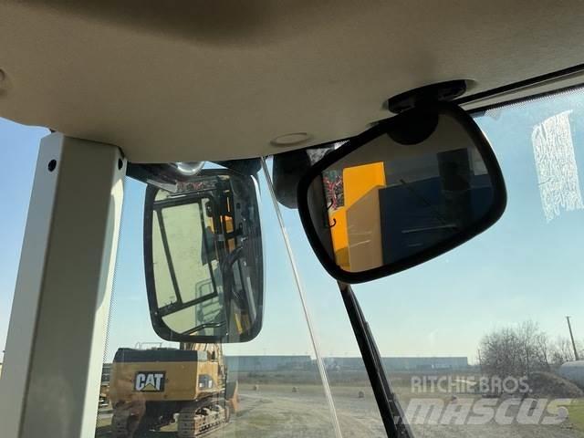 JCB 411 S5 HT Rataslaadurid