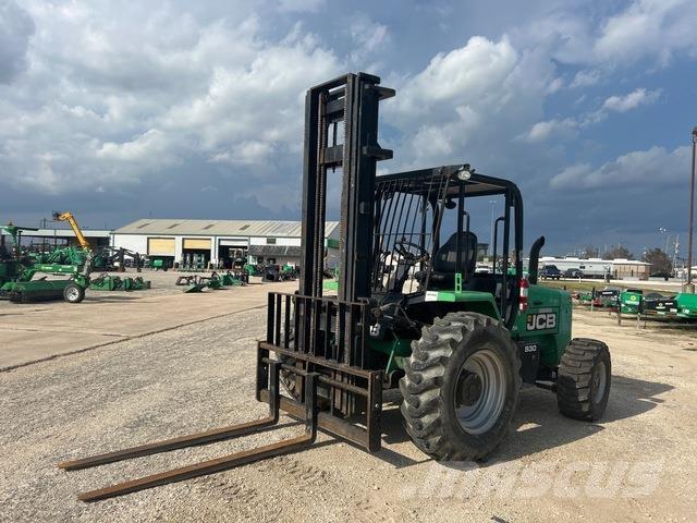 JCB 930 Maastikutõstukid