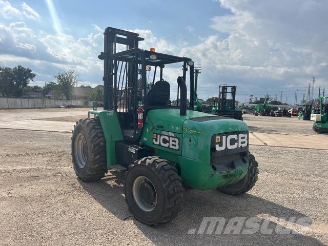 JCB 930 Maastikutõstukid