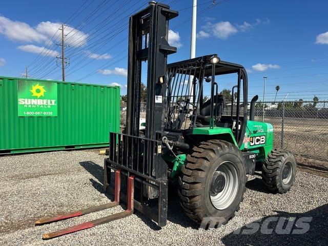 JCB 930 Maastikutõstukid