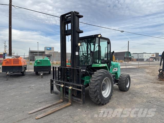 JCB 930 Maastikutõstukid