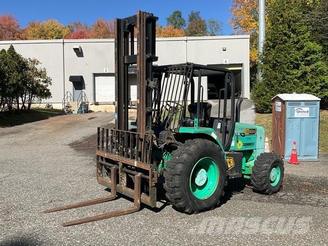 JCB 930 Maastikutõstukid