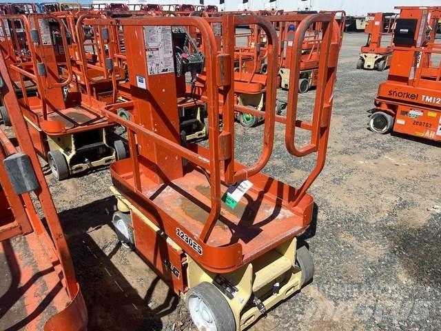 JLG 1230ES Vertikaalsed mast tõstukid