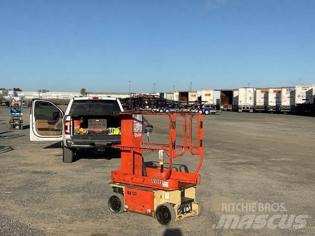 JLG 1230ES Vertikaalsed mast tõstukid