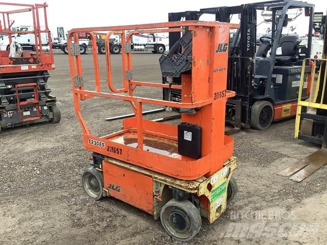 JLG 1230ES Vertikaalsed mast tõstukid