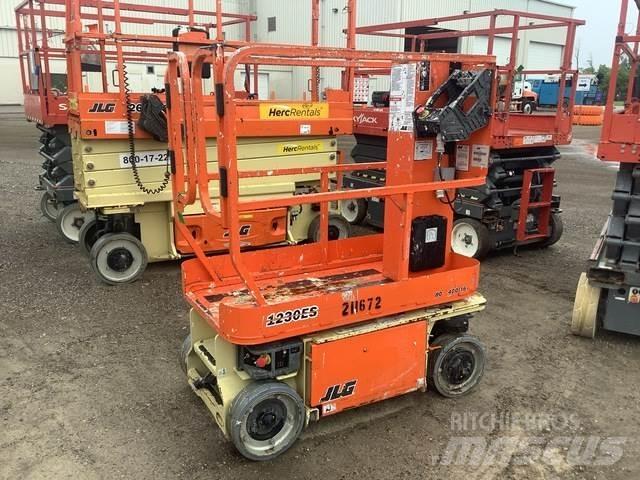 JLG 1230ES Vertikaalsed mast tõstukid