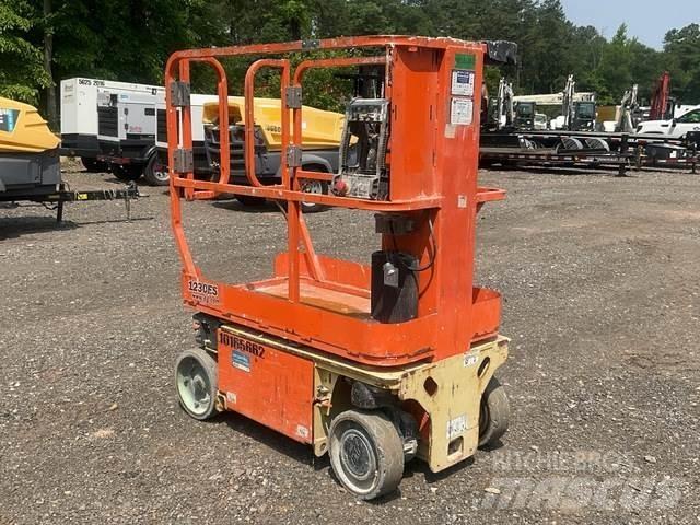 JLG 1230ES Vertikaalsed mast tõstukid