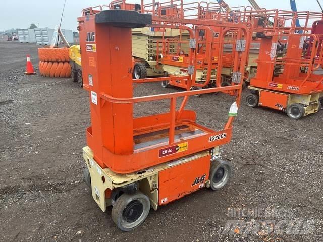 JLG 1230ES Vertikaalsed mast tõstukid