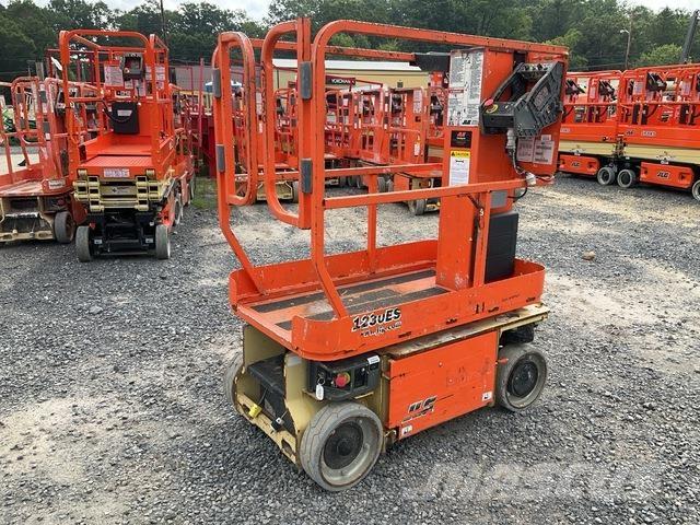 JLG 1230ES Vertikaalsed mast tõstukid