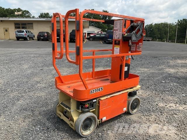 JLG 1230ES Vertikaalsed mast tõstukid