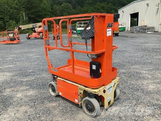 JLG 1230ES Vertikaalsed mast tõstukid