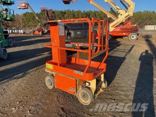 JLG 1230ES Vertikaalsed mast tõstukid