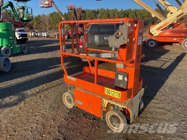 JLG 1230ES Vertikaalsed mast tõstukid