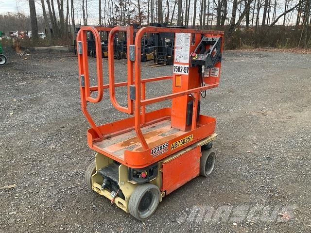 JLG 1230ES Vertikaalsed mast tõstukid
