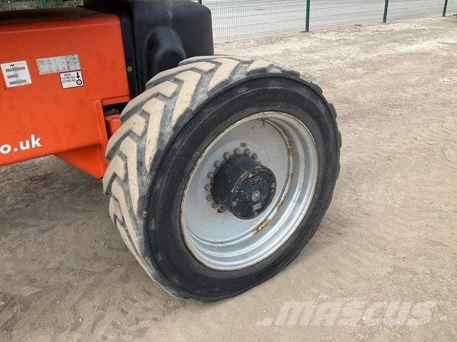 JLG 1250AJ Iseliikuvad poomtõstukid