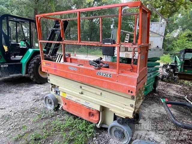 JLG 2032ES Käärtõstukid