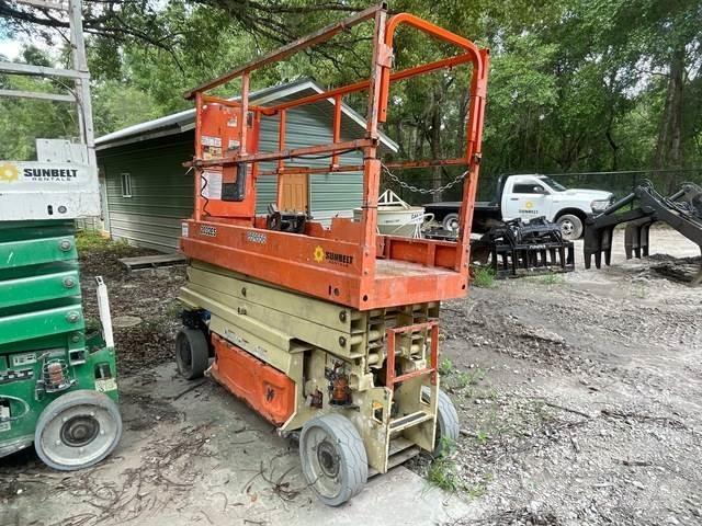 JLG 2032ES Käärtõstukid