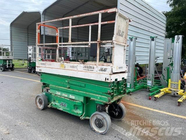 JLG 2032ES Käärtõstukid