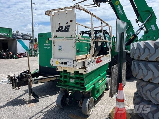 JLG 2032ES Käärtõstukid