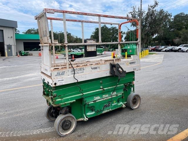 JLG 2032ES Käärtõstukid