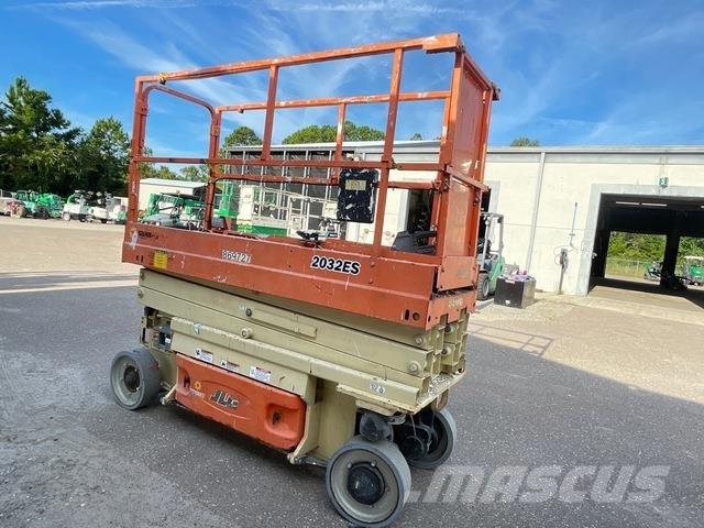 JLG 2032ES Käärtõstukid