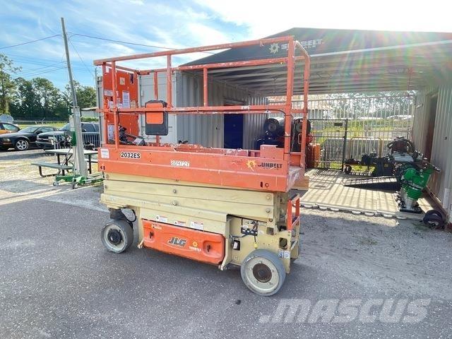JLG 2032ES Käärtõstukid