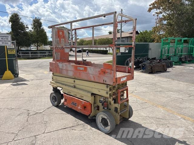 JLG 2032ES Käärtõstukid