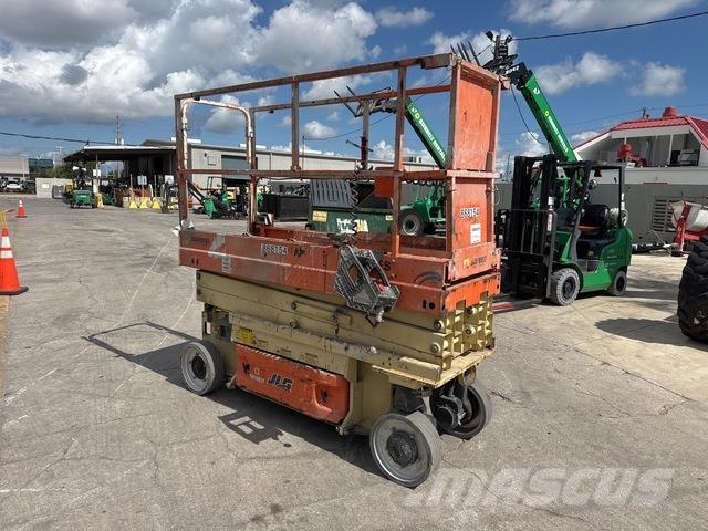 JLG 2032ES Käärtõstukid