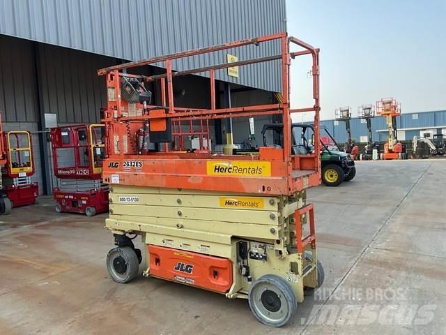 JLG 2632ES Käärtõstukid