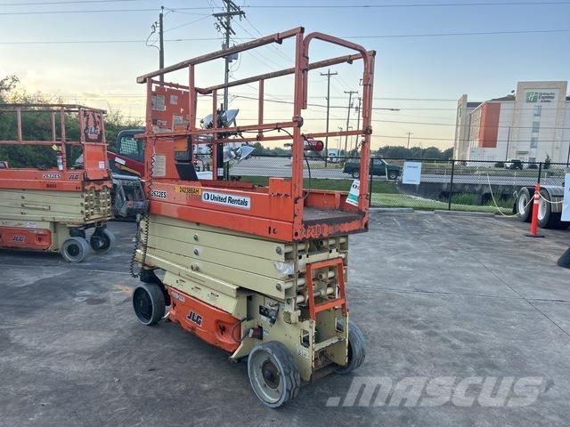 JLG 2632ES Käärtõstukid