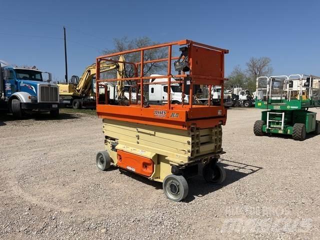 JLG 3246ES Käärtõstukid