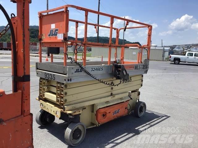 JLG 3246ES Käärtõstukid
