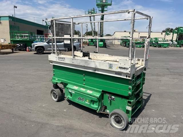 JLG 3246ES Käärtõstukid