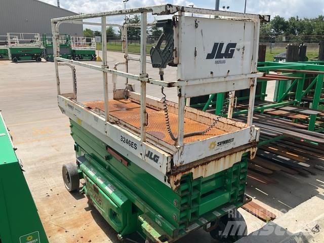 JLG 3246ES Käärtõstukid