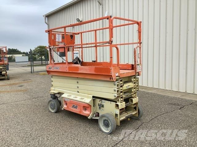 JLG 3246ES Käärtõstukid