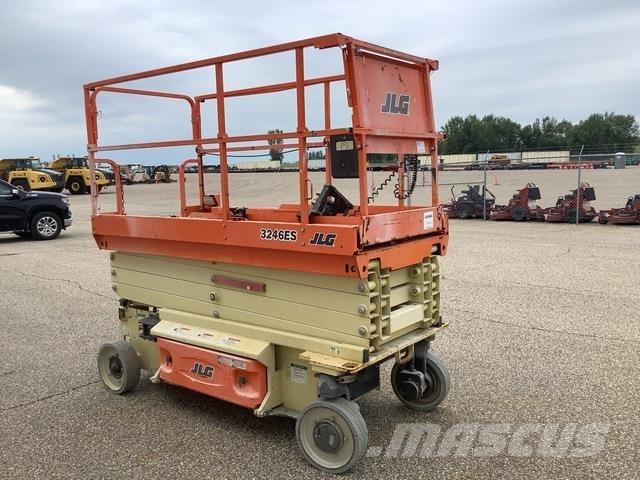 JLG 3246ES Käärtõstukid