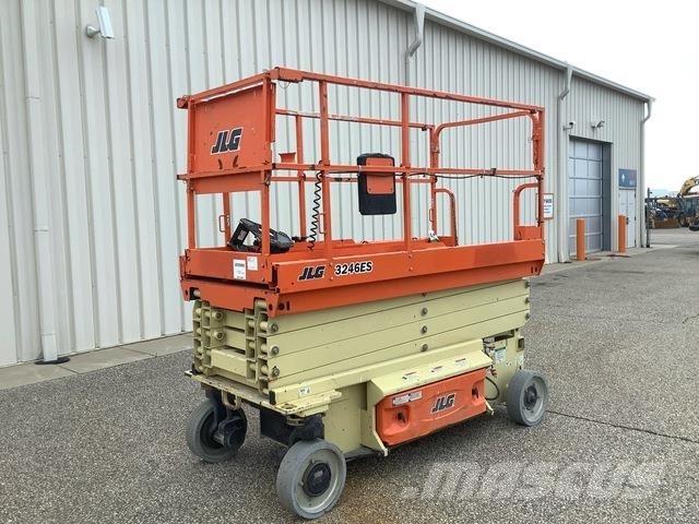 JLG 3246ES Käärtõstukid
