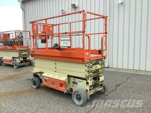 JLG 3246ES Käärtõstukid