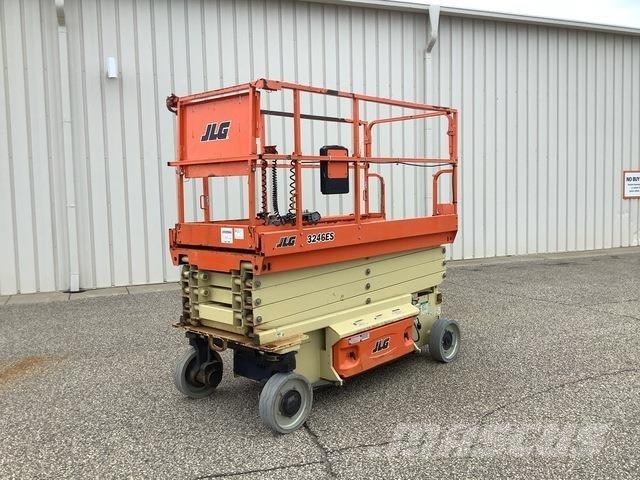 JLG 3246ES Käärtõstukid