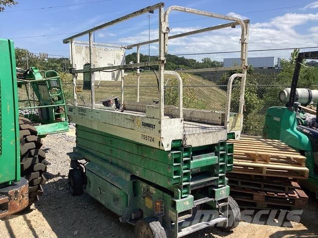 JLG 3246ES Käärtõstukid