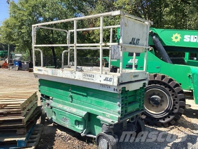 JLG 3246ES Käärtõstukid